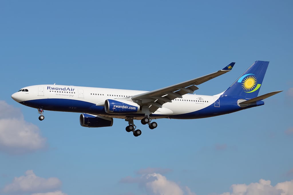 A RwandAir Airbus A330-243 coming in to land.