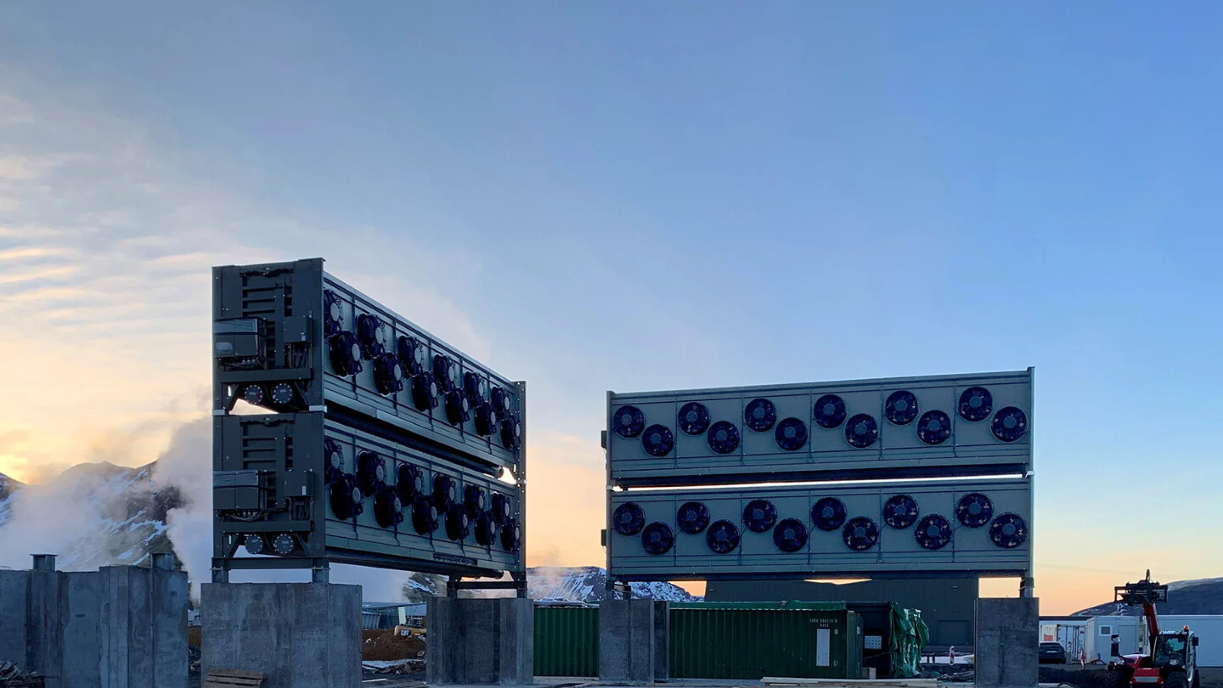 Захват воздуха. Завод Orca в Исландии. Завод climeworks Швейцария. Завод в Исландии по откачке углекислого газа. Завод по улавливанию углерода из атмосферы.