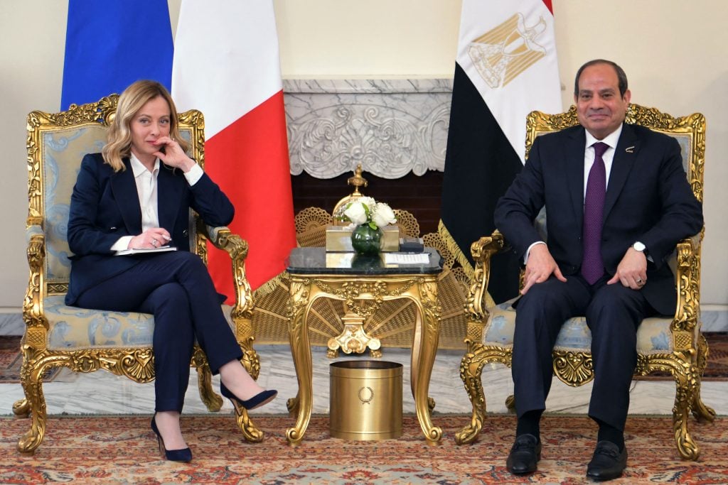 Egipto e Italia establecerán un centro de inteligencia artificial en El Cairo
