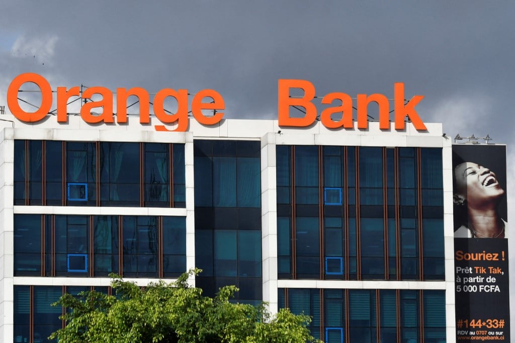 Orange takes on banks and mobile money operators